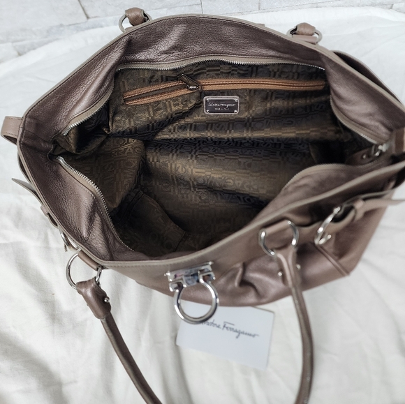 Salvatore Ferragamo bag - Picture 6 of 10